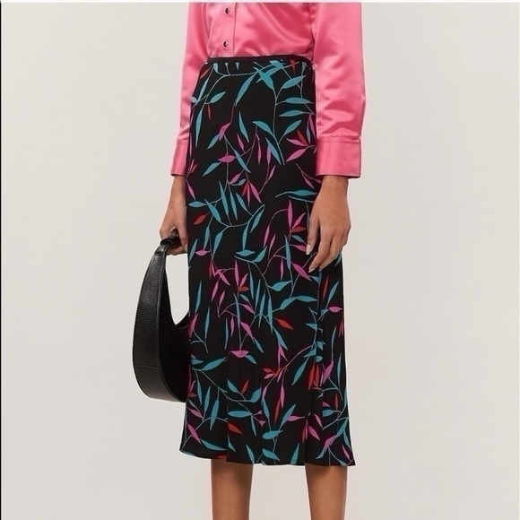 Diane von Furstenberg Mae Crepe Midi Skirt - Picture 1 of 9
